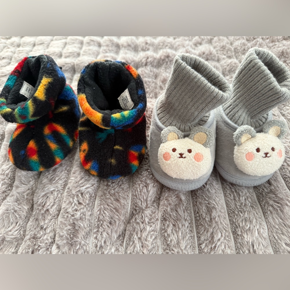 Baby fleece booties – 2 pairs – size 3–6 months – like new
